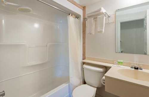 Flesherton Hotel | Leelas Villa Inn Flesherton