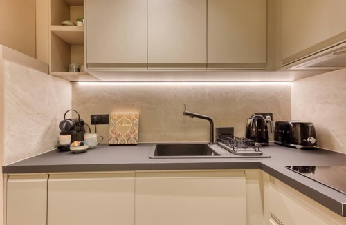9th Arrondissement Apartment | Les Reflets des Martyrs
