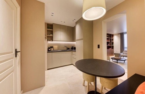 9th Arrondissement Apartment | Les Reflets des Martyrs
