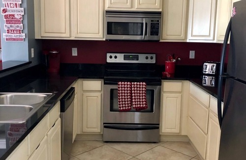 Tuscaloosa Condo | Less Than 1 mile to Bryant Denny, Coleman Coliseum, & Sewell-Thomas