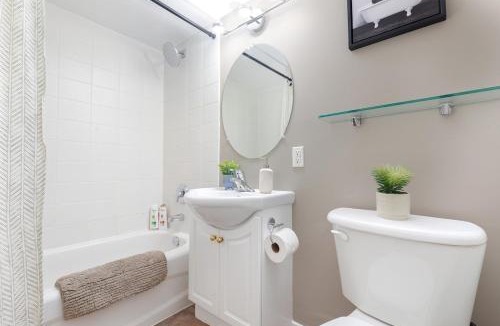 King West Village Apartment | Liberty Village Home 5 mins to Lakeshore!