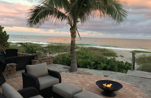 Indialantic By The Sea House | Licensed! DIRECT Oceanfront.Hot Tub with view .2 King Beds