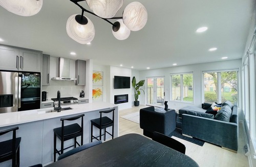 Bloomfield House | Light-Filled 3BR Home Best Area