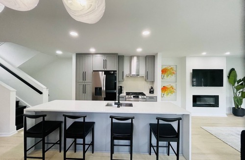 Bloomfield House | Light-Filled 3BR Home Best Area
