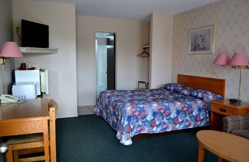 Walkerton Hotel | Lighthouse Motel