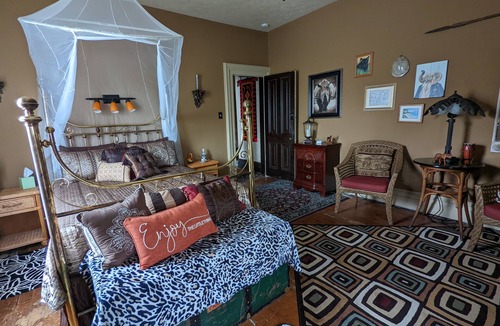New Castle Bed & Breakfast | Lilly of the Nile room
