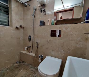 Santacruz West Apartment | Linking Road Market : 3bhk apt
