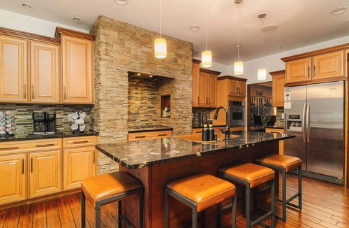 Bellefonte House | Lion’s Lookout | PSU Retreat w/Hot Tub & Game Room