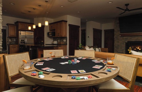 Bellefonte House | Lion’s Lookout | PSU Retreat w/Hot Tub & Game Room