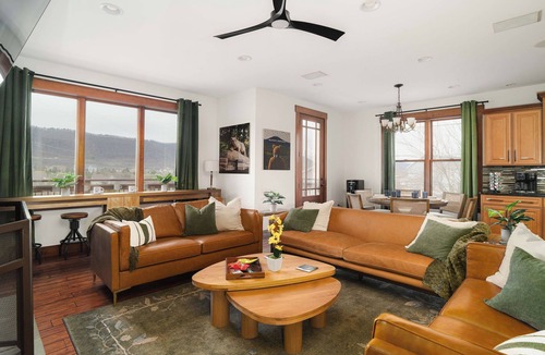 Bellefonte House | Lion’s Lookout | PSU Retreat w/Hot Tub & Game Room
