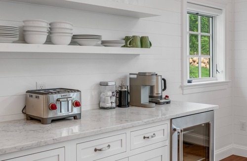 Saint Davids Cottage | Lismore Carriage House - One Bedroom & Loft Sleeps 8 with Full Kitchen & 2 Baths