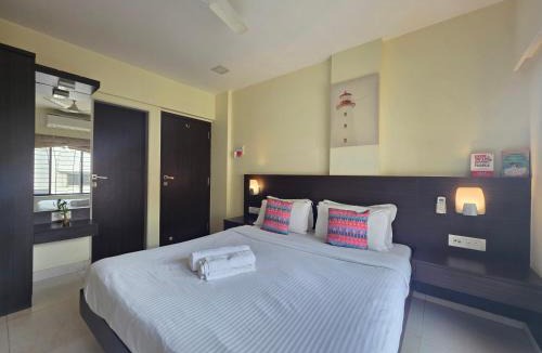 Park Road Apartment | Lite Stays - Vile Parle East