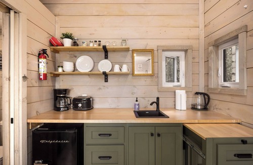Chatsworth Cabin | Little Cabin in the Pines