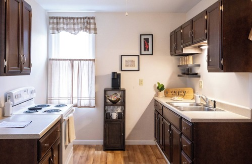 Mill Hall House | Little Red House on Hill Street 1bd, 1bth sleeps 4