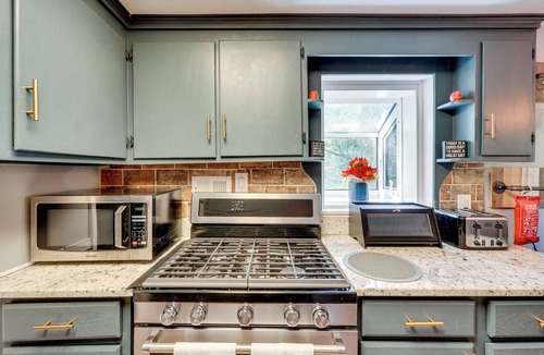 Bethlehem House | Little Woodland Home: Hidden Gem By Dtwn Bethlehem