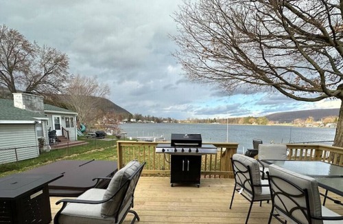 Homer Cottage | Little York’s Lakeside Chalet