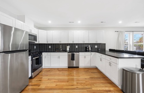 Newark Bed & Breakfast | LIV luxury 30 mins from NYC, Near EWR, MetLife, Prudential and American dream