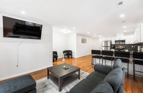 Newark Bed & Breakfast | LIV luxury 30 mins from NYC, Near EWR, MetLife, Prudential and American dream