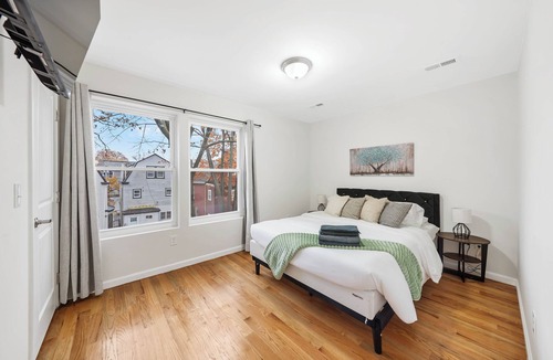 Newark Bed & Breakfast | LIV luxury 30 mins from NYC, Near EWR, MetLife, Prudential and American dream