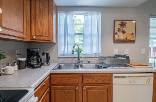 Winter Haven House | Live Oak Oasis - Getaway Close to Legoland! Sleeps 8 Guests, Fenced yard, Games
