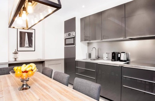 Quartier Sainte-Avoye Apartment | LivinParis | Luxury 3 Bedrooms Le Marais I