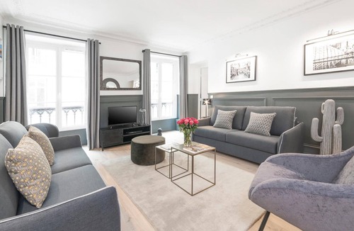 2nd Arrondissement Apartment | LivinParis | Luxury 3 Bedrooms Le Louvre II