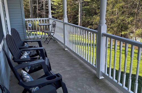Farmington House | Located close to all the local attractions in a peaceful mountain setting!
