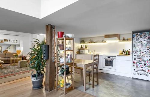 Saint-Vincent-de-Paul Apartment | Loft Maison PARIS Gare Est Nord