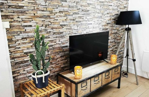 Montreuil Apartment | Loft Paris Beach + exterior #Jacuzzi #Barbecue