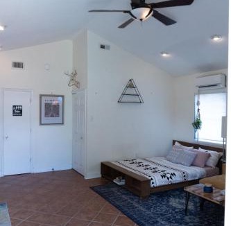 Pine Castle House | Lofty Dreams B&B, studio near Disney & Universal