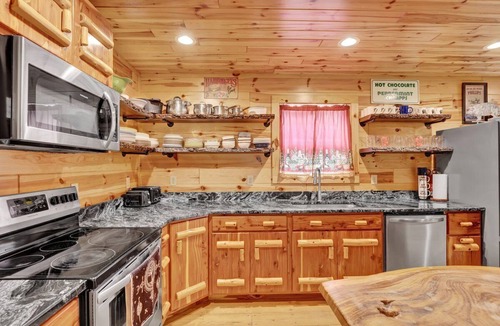 White Haven Cabin | Log Cabin 2 acre borders Lehigh River & Trail- Gameroom, 2 Bars, Fire Pit, decks