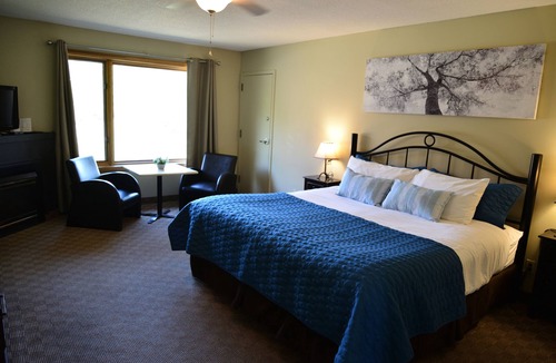 Seguin Hotel | Log Cabin Inn
