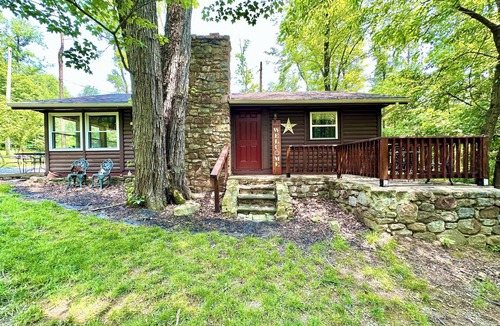 Grantville Cabin | Log Cabin w/Farm Animals & Firepit 20 Mins To Hershey & 4 Mins To Lake!