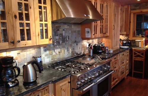 Seguin Cottage | Log Home, Sauna, Sand Beach, Boats, All Day Sun