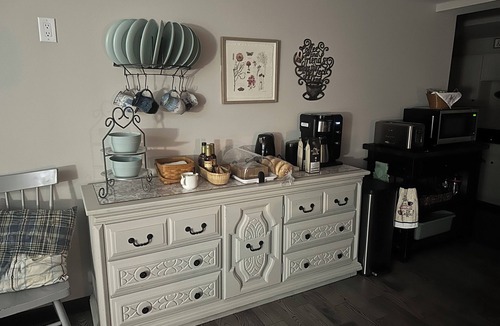 Cambra Bed & Breakfast | Loie’s Suite - room at Bramble House of Bloomingdale LLC, Bed & Breakfast