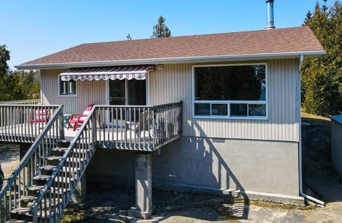 Manitoulin District Cottage | lonesome bay lakefront getaway