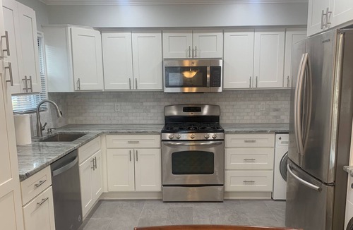 Long Beach House | Long Beach 2 bedroom with private yard half block to beach and boardwalk