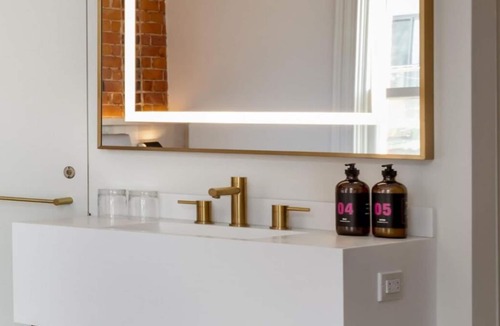 Beaconsfield Village House | Look No Further! On-Site Restaurant, Near Trinity Bellwoods Park
