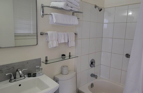 Kingston Hotel | Lord Nelson Motel