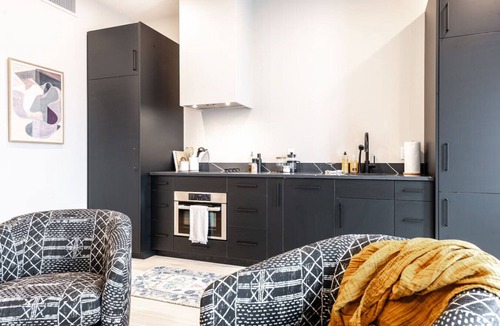 Stratford Apartment | Lot 44: Wood Forbes Unit 2 (King)