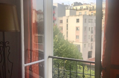 Belleville Apartment | Love Nest In Paris quiet & Good Light Sun