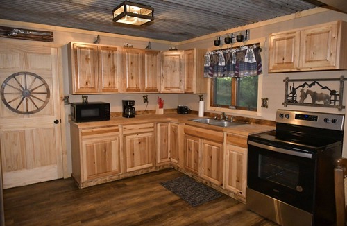 Leeper Cabin | Love to hike, kayak or just relax? Bring your friends, family, and dogs!