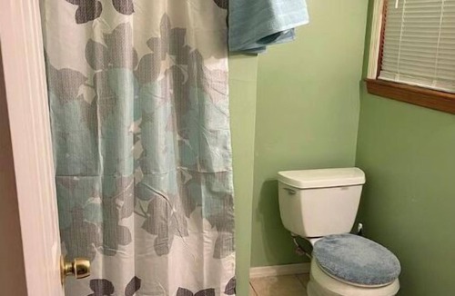 Amityville Apartment | Lovely 1-Bedroom Apt With King Bed, 55” Smart Tv.