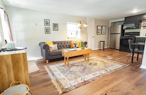 Homewood Condo | Lovely 1 bedroom! Near Samford, UAB & Downtown!