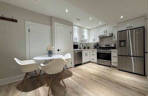 Beaconsfield Village House | Lovely 1-Bedroom New Apartment Downtown