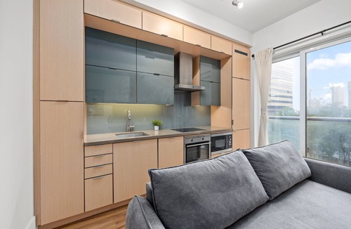 Toronto Entertainment District Condo | Lovely 1 BR Suite + Gym + Pool, MTCC, CN Tower
