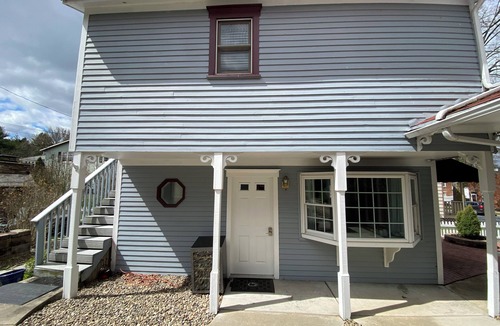 Boalsburg Apartment | Lovely 1-room studio with Queen bed and kitchenette in peaceful Boalsburg.