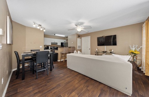 Park Central Apartment | Lovely 2/2 Suite/Centrally Located/Universal Studios/Millenia Mall/Disney