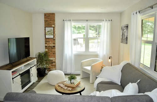 Loysville Cottage | Lovely 2-bedroom cottage with covered porch, hot tub and campfire area.