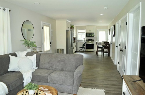 Loysville Cottage | Lovely 2-bedroom cottage with covered porch, hot tub and campfire area.